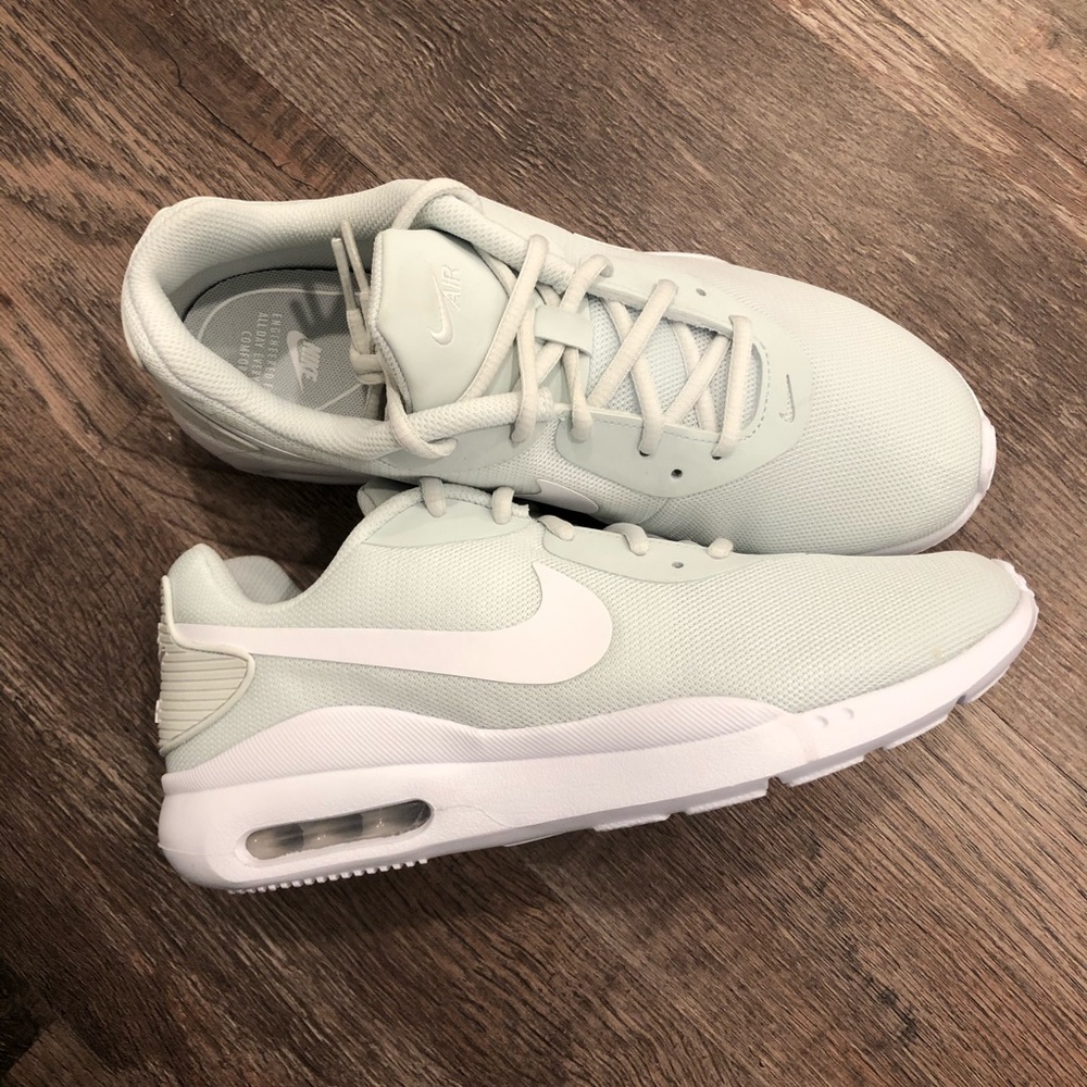 Nike Air Max Oketo NWOT